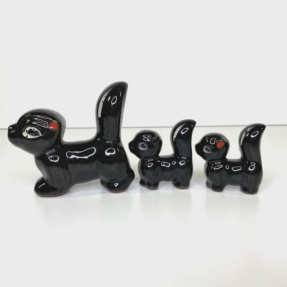 3 Vintage Skunk Figurines Stamped Japan Redware Pottery Hand Painted Doe Kits - Picture 1 of 10